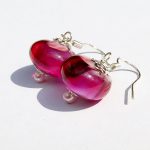 Sterling zilveren oorbellen met zuurstokroze lampwork hanger