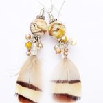 Bohemian oorbellen met handgemaakte glaskralen en veertjes