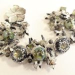 Statement armband met labradoriet, lampwork glaskralen en parelmoeren sluiting