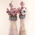 Bloemen oorbellen met ruwe amethist hangers