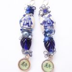 lange Delfts blauwe oorbellen met molen en rijglint