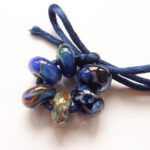 Lampwork glaskralen in blauw met zilverglas