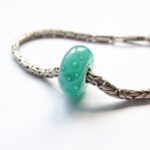Turquoise glaskraal met luchtbellen
