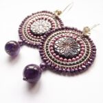 Bohemian oorbellen met aubergine kleurige bloem