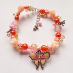Oranje / roze armband met vlinder en libellen