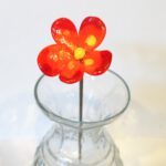 Rood met gele glasbloem